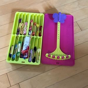 FRIENDSHIP BRACELET MAKER WITH STRING